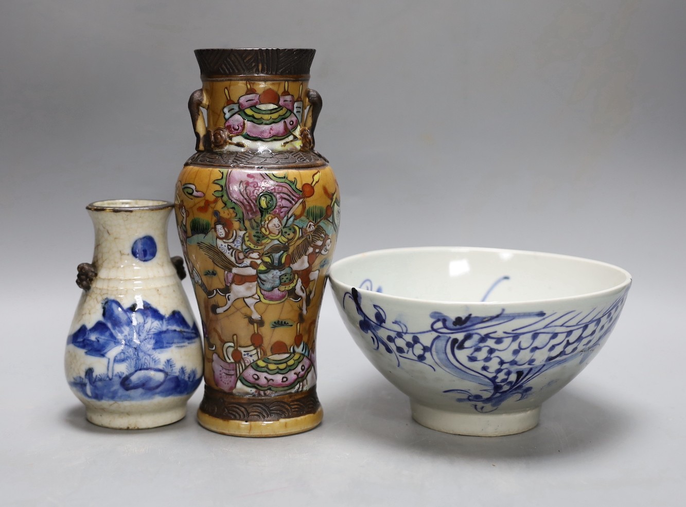 Two Chinese crackleglaze vases, late 19th/early 20th century, tallest 20.5 cm, and a blue and white dragon bowl